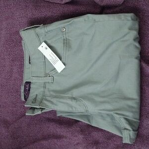 Size 6 Short Gloria Vanderbilt Amanda 2.0 original slimming Jean NWT